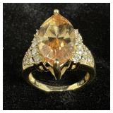 10K Gold ring with peach gemstone sz 7 weighs 6.6g