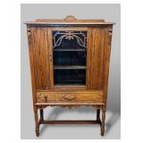 EARLY 20th CENTURY OAK CABINET