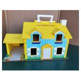 VINTAGE FISHER PRICE PLAY FAMILY HOUSE