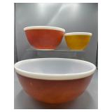 Vintage Pyrex mixing bowls