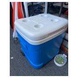 Igloo ice cube cooler