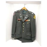 Vtg Army uniform w/  metals, green