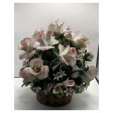 VINTAGE BEAUTIFUL LARGE CAPODIMONTE PORCELAIN LIGHT PINK ROSES IN WOVEN BASKET (PRISTINE CONDITION) 8" TALL X 8" WIDE (MATCHES LOT 2090) - LIVING ROOM