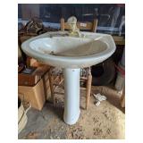 CELITE PEDESTAL SINK