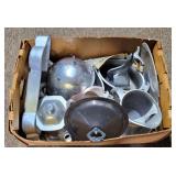 BOX LOT OF ALUMINUM & TIN KITCHENWARES