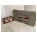 KIT… Oneida plated Ridgewood footed oblong gallery tray, comes in original box, also includes a silver plated demitasse set for four, comes in original box, see pictures for details.