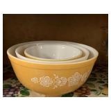 VINTAGE PYREX BUTTERFLY PATTERN 3 PIECE NESTING BOWLS - KITCHEN