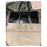 2 LADIES PURSES - UP MASTER CLOSET