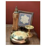 LOT TO INCLUDE CLOCK TOWER, FRAMED DOILY, HAND PAINTED GOLD FLORAL DISH (DAMAGE ON RIM) & MORE - LIVING ROOM