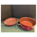 KIT… Enameled cast-iron pot and grill pan, see pictures for details.