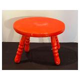 Sunroom… Small wooden stepstool, 1 LEG NEEDS TO BE REGLUED.see pictures for details.