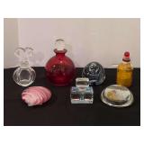 MAIN… Shelf lot marked 1138, includes assorted art glass, collectible perfume bottles, and more. See pictures for details.