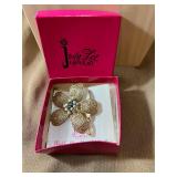 Judy-Lee Gold Colored Flower Brooch (T2