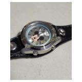 vtg mickey mouse watch needs battery?