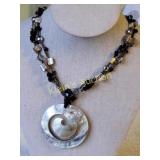 shell & crystal necklace mop too 21"