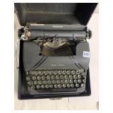 STERLING SMITH CORONA MANUAL TYPEWRITER IN CASE