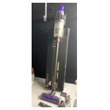 DYSON LIGHT USE STICK VAC W/ CHARGER GOOD