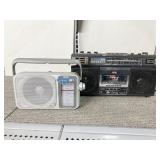 QFX RADIO/CASSETTE PLAYER J-220BT, QFX BATTERY