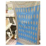 WOVEN FABRIC W/ BRIGHT COLORS REVERSIBLE - 80" L