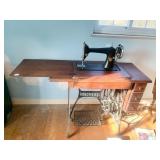 SINGER SEWING MACHINE 3 DRAWER G9493581 TREADLE