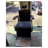 VINTAGE BARBERï¿½S CHAIR BLACK LEATHER CHROME NICE