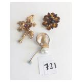 GOLD TONE FLOWER PIN WITH BROWN CENTER STONE