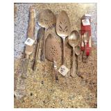 7 PC CAKE SERVER, SLOTED SPOON, KNIFE, PLATED