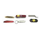 Lot, assorted folding knives includes: