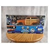 1950 FORD WOODY 1/18 SCALE MUSCLE MACHINES