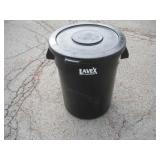 LAVEX 32 GALLON TRASH CAN W/LID