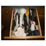 UTENSILS CONTENTS OF DRAWER