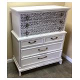 PULASKI FURNITURE WHITE CHEST OF DRAWERS