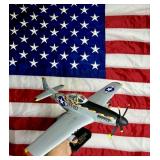 P-51D MUSTANG FIGHTER AIRPLANE DESK TOP MODEL