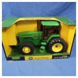 NIB John Deere 8510 Tractor 1:16 Scale