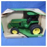 NIB John Deere 4960 MFWD Tractor 1:16 Scale