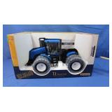 NIB New Holland Tractor TJ1480-TJ530 1:16 Scale