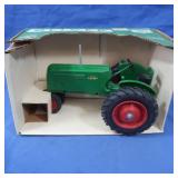 NIB Oliver 70 Row Crop Tractor 1:16 Scale