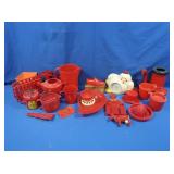 Vintage Red Plastic Kitchenware & D?cor