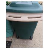 Step 2 Plastic Garbage Can w/2 Wheels & Handle