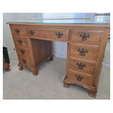 Maple knee hole desk 46"22"30"