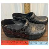 Dansko shoes. Size 39 Practically new!