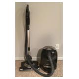 Canister vacuum cleaner