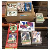 Group of assorted baseball cards