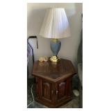 Vintage end table & lamp