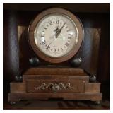 Quartz shelf clock