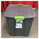 Lidded 20 gallon storage tote