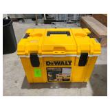 New DeWalt 27Qt Cooler