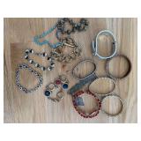 Lot- Bracelets