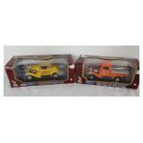 Die cast 1:18 scale collectable  cars pair
