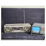 Vintage Magnavox TV & Panasonic FM30 boombox